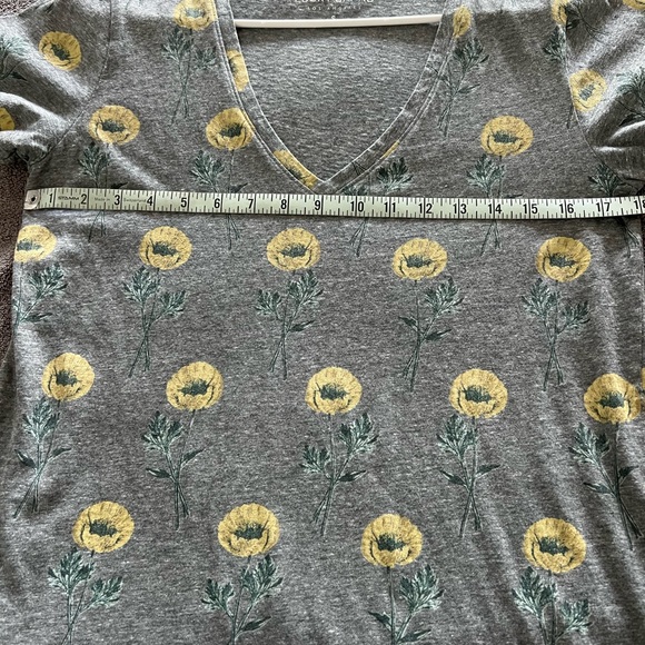 Beautiful Lucky Brand T-shirt.  Excellent condition - Picture 2 of 3
